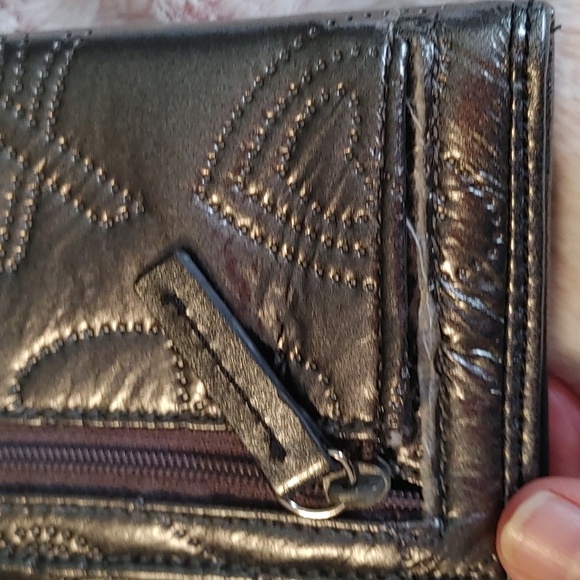Nwot XOXO Quilted Gray Metallic & Silver Wallet - Picture 12 of 12